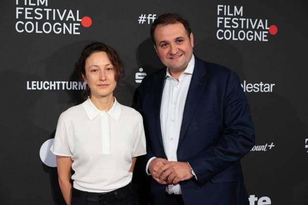 v.l. Katharina HUBER, Filmemacherin, Regisseurin, Nathanael LIMINSKI, Leiter der Staatskanzlei NRW, Roter Teppich, Red Carpet Show, Ankunft, arrival, Film Festival Cologne awards in Koeln, 26.10.2022.
