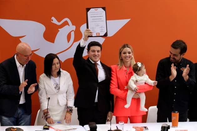 Samuel Garcia, governor of the state of Nuevo Leon, registers as a candidate for president November 12, 2023, Mexico City, Mexico: The governor of the state of Nuevo Leon, Samuel Garcia, accompanied by his wife, Mariana Rodriguez, and his daughter Mariel, registered as a pre-candidate for the presidency at the national headquarters of the Citizen Movement party. in Mexico City. on November 12, 2023 in Mexico City, Mexico (Photo by Luis Barron Eyepix Group). Copyright: xLuisxBarronx xEyepixxGroupx LB_20231112_SAMUELG7