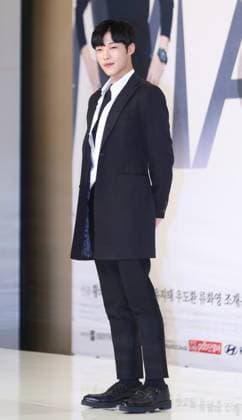 S. Korean actor Woo Do-hwan S. Korean actor Woo Do-hwan South Korean actor Woo Do-hwan, who stars in the new drama Mad Dog, poses for a photo during a publicity event in Seoul on Oct. 10, 2017. The first episode of the drama will be aired on KBS TV network on Oct. 11. (Yonhap) 2017-10-11 10:07:53 < 1980-2017 YONHAPNEWS AGENCY. .> ¼¿ï EDITORIAL USE ONLY Copyright: xx PYH2017101104240034400 YonhapxNewsx yonphotos121581
