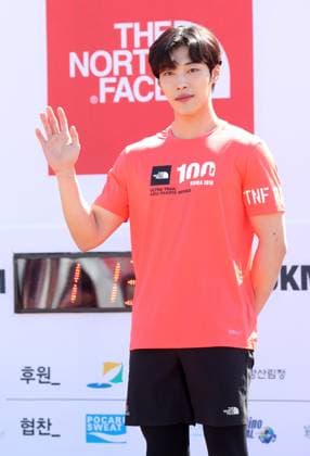 S. Korean actor Woo Do-hwan S. Korean actor Woo Do-hwan South Korean actor Woo Do-hwan poses for a photo during a publicity event in Gangneung, Gangwon Province, on May 19, 2018 to promote the outerwear brand The North Face. (Yonhap) 2018-05-21 16:43:44 < 1980-2018 YONHAPNEWS AGENCY. .> °¸ª½Ã °¿øµµ EDITORIAL USE ONLY Copyright: xx PYH2018052122090034400 YonhapxNewsx yonphotos134098