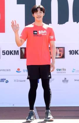 S. Korean actor Woo Do-hwan S. Korean actor Woo Do-hwan South Korean actor Woo Do-hwan poses for a photo during a publicity event in Gangneung, Gangwon Province, on May 19, 2018 to promote the outerwear brand The North Face. (Yonhap) 2018-05-21 16:43:38 < 1980-2018 YONHAPNEWS AGENCY. .> °¸ª½Ã °¿øµµ EDITORIAL USE ONLY Copyright: xx PYH2018052122070034400 YonhapxNewsx yonphotos134099