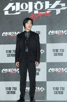 S. Korean actor Woo Do-hwan S. Korean actor Woo Do-hwan South Korean actor Woo Do-hwan, who stars in the new movie The Divine Move 2: The Wrathful, attends a media preview in Seoul on Oct. 29, 2019. The flick, which tells the story of a Go gambler, will hit local screens on Nov. 7. (Yonhap) 2019-10-29 20:44:51 < 1980-2019 YONHAPNEWS AGENCY. .> ¼¿ïƯº°½Ã EDITORIAL USE ONLY Copyright: xx PYH2019102921780034400 YonhapxNewsx yonphotos158103