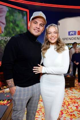 Sänger Pietro Lombardi und seine Verlobte Laura Maria Rypa beim 28. RTL-Spendenmarathon 2023 in den EMG-Studios. Hürth, 17.11.2023 NRW Deutschland Copyright: xChristophxHardtx