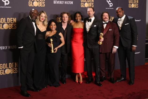 January 7, 2024, Beverly Hills, CA, USA: (L-R) Edwin Lee Gibson, Abby Elliott, Liza Colo³n-Zayas, Jeremy Allen White, Ayo Edebiri, Ebon Moss-Bachrach, Matty Matheson, and Lionel Boyce, winners of the Best Television Series - Musical or Comedy award for The Bear, pose in the press room during the 81st Annual Golden Globe Awards at The Beverly Hilton on January 07, 2024 in Beverly Hills, California. Beverly Hills USA - ZUMAs181 20240107_zea_s181_339 Copyright: xCraSHx