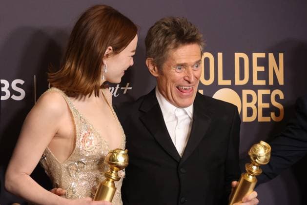 January 7, 2024, Beverly Hills, CA, USA: (L-R) Yorgos Lanthimos, Emma Stone, Willem Dafoe, Mark Ruffalo, and Ramy Youssef, winners of the Best Picture, Musical or Comedy award for Poor Things pose in the press room during the 81st Annual Golden Globe Awards at The Beverly Hilton on January 07, 2024 in Beverly Hills, California. Beverly Hills USA - ZUMAs181 20240107_zea_s181_434 Copyright: xCraSHx