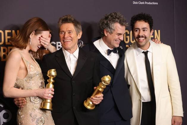 January 7, 2024, Beverly Hills, CA, USA: (L-R) Yorgos Lanthimos, Emma Stone, Willem Dafoe, Mark Ruffalo, and Ramy Youssef, winners of the Best Picture, Musical or Comedy award for Poor Things pose in the press room during the 81st Annual Golden Globe Awards at The Beverly Hilton on January 07, 2024 in Beverly Hills, California. Beverly Hills USA - ZUMAs181 20240107_zea_s181_438 Copyright: xCraSHx