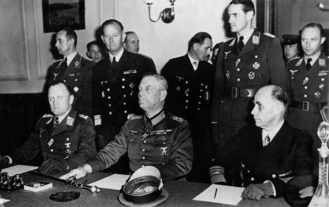 The leaders of the three armies during signature of the German capitulation : l-r : General Hans Juergen Stumpff, Luftwaffe commander-in-chief, marshal Wilhelm Keitel, Wehrmacht chief of Staff, General admiral Hans Georg Von Friedebourg Kriegsmarine commander-in-chief on May 8, 1945 in marshal Joukov headquarter in Berlin, photo NARA 1709216 The leaders of the three armies during signature of the German capitulation : l-r : General Hans Juergen Stumpff, Luftwaffe commander-in-chief, marshal Wilhelm Keitel, Wehrmacht chief of Staff, General admiral Hans Georg Von Friedebourg Kriegsmarine commander-in-chief on May 8, 1945 in marshal Joukov headquarter in Berlin, photo NARA; (add.info.: The leaders of the three armies during signature of the g Copyright: xBridgemanxImagesx 1709216
