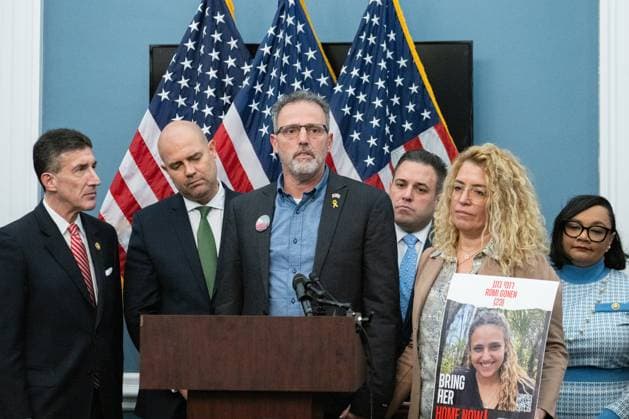 News Bilder des Tages February 7, 2024, Washington, District Of Columbia, USA: Members of hostage families speak at a press conference with Knesset Speaker Amir Ohana stands with United States Representative David Kustoff (Republican of Tennessee) following the inaugural meeting of the House-Knesset Parliamentary Friendship Group in the Capitol on Wednesday, February 7, 2024 Washington USA - ZUMAs152 20240207_faa_s152_018 Copyright: xAnnabellexGordonx