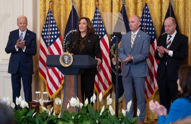 News Bilder des Tages February 23, 2024, Washington, District Of Columbia, USA: United States Vice President Kamala Harris delivers remarks as US President Joe Biden, Governor Jared Polis (Democrat of Colorado), Vice Chairman of the National Governors Association, and Governor Spencer Cox (Republican of Utah), Chairman of the National Governors Association, look on during the National Governors Association Winter Meeting in the East Room of the White House on Friday, February 23, 2024. The Biden administration announced on February 21 that some 150,000 borrowers will receive a cumulative $1.2 billion in student-debt forgiveness under the income-driven repayment program known as SAVE Washington USA - ZUMAs152 20240223_faa_s152_085 Copyright: xLeighxVogelx-xPoolxviaxCNPx