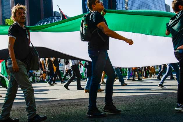 February 25, 2024, Mexico City, Mexico City, Mexico: A crowd of people protest this Sunday in front of the United States embassy in Mexico City, to stop Israel s attacks against the Palestinian people..The UN Secretary-General on Friday issued an urgent call to all parties involved in this week s escalation of violence in the occupied Palestinian territory of Gaza, and to Israel, to immediately cease the fighting or risk creating an unsustainable humanitarian and security conflict . crisis. ..â€oeThe current military escalation has caused great suffering and destruction. It has claimed dozens of civilian lives, including, tragically, many children. The fighting could trigger an uncontrollable humanitarian and security crisis a - ZUMAn296 20240225_zip_n296_005 Copyright: xJorgexNunezx