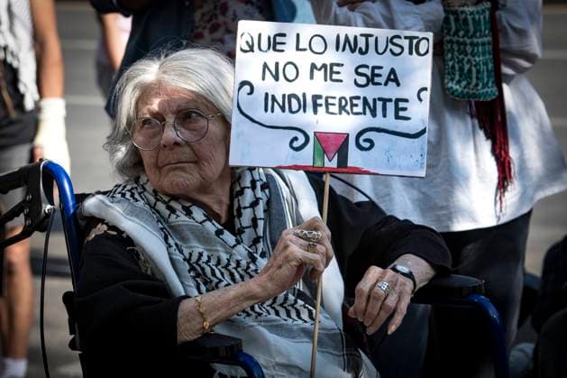 February 25, 2024, Mexico City, Mexico City, Mexico: A crowd of people protest this Sunday in front of the United States embassy in Mexico City, to stop Israel s attacks against the Palestinian people..The UN Secretary-General on Friday issued an urgent call to all parties involved in this week s escalation of violence in the occupied Palestinian territory of Gaza, and to Israel, to immediately cease the fighting or risk creating an unsustainable humanitarian and security conflict . crisis. ..â€oeThe current military escalation has caused great suffering and destruction. It has claimed dozens of civilian lives, including, tragically, many children. The fighting could trigger an uncontrollable humanitarian and security crisis a - ZUMAn296 20240225_zip_n296_013 Copyright: xJorgexNunezx