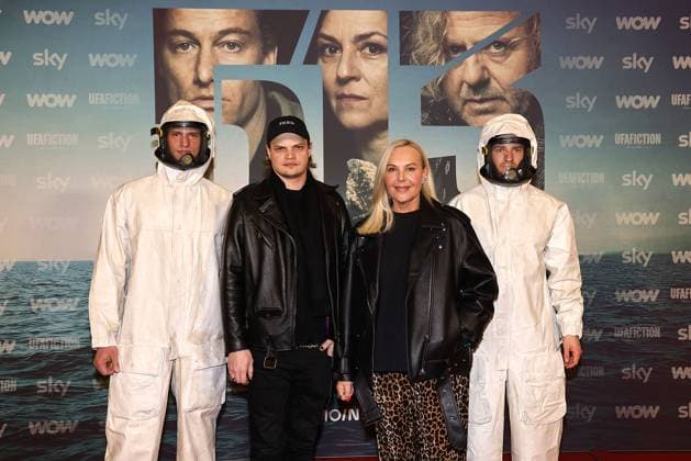 Wilson Gonzalez Ochsenknecht und seine Mutter Natascha Ochsenknecht bei der Helgoland 513 (Sky) Serien Premiere am 28.02.2024 in Berlin Helgoland 513 Serien Premiere in Berlin