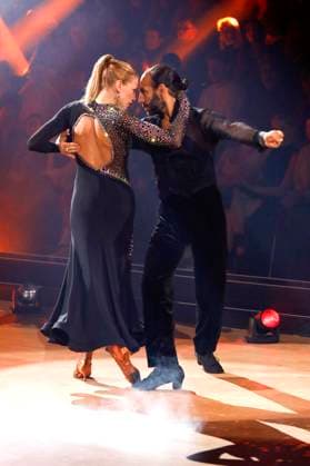 Lulu Lewe mit Massimo Sinato in der ersten Live-Show der 17. Staffel der RTL-Tanzshow Let s Dance im MMC Coloneum. Köln, 01.03.2024