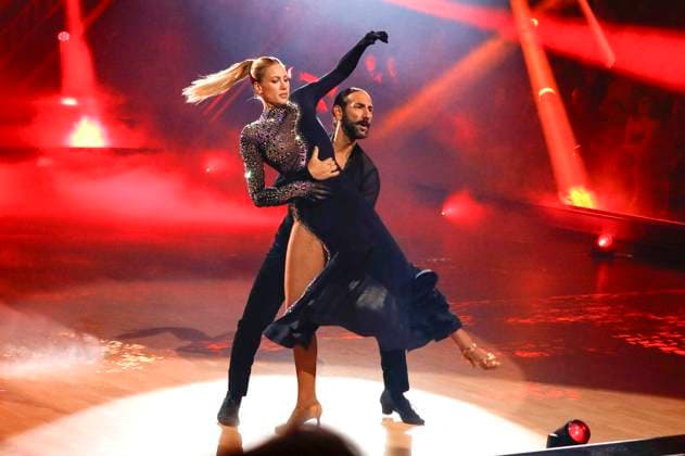 Lulu Lewe mit Massimo Sinato in der ersten Live-Show der 17. Staffel der RTL-Tanzshow Let s Dance im MMC Coloneum. Köln, 01.03.2024