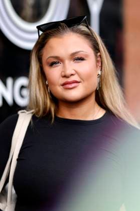 Fitness-Influencerin Sophia Thiel vor der Abfahrt zur 2. Show der 17. Staffel der RTL-Tanzshow Let s Dance . Köln, 01.03.2024 NRW Deutschland Copyright: xChristophxHardtx