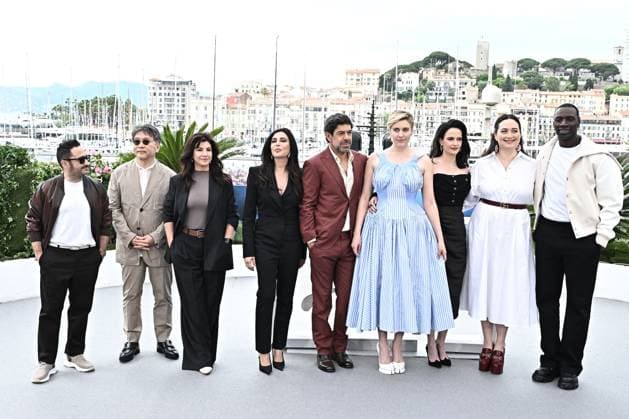 Annual Cannes Film Festival - Jury Photocall - Cannes Jury Members Juan Antonio Bayona, Hirokazu Kore-eda, Ebru Ceylan, Nadine Labaki, Pierfrancesco Favino, President of the Jury Greta Gerwig, Eva Green, Lily Gladstone, and Omar Sy attend the jury photocall at the 77th annual Cannes Film Festival at Palais des Festivals on May 14, 2024 in Cannes, France. Photo by David NIVIERE ABACAPRESS.COM CANNES France Copyright: xNivierexDavid ABACAPRESS.COMx