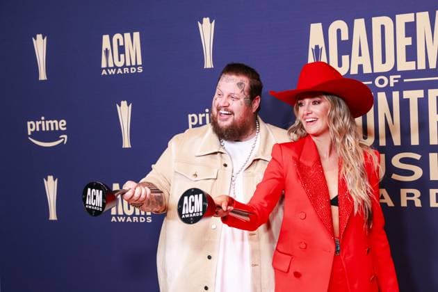 May 16, 2024, Frisco, Tx, USA: Jelly Roll, winner of the Music Event of the Year award for Save Me, and Lainey Wilson, winner of the Entertainer of the Year award, Female Artist of the Year, and Music Event of the Year award for Save Me,â€Âpose in the press room during the 59th Academy of Country Music Awards at The Ford Center at The Star on May 16, 2024 in Frisco, Texas. Frisco USA - ZUMAs181 20240516_zea_s181_443 Copyright: xOzziexBx