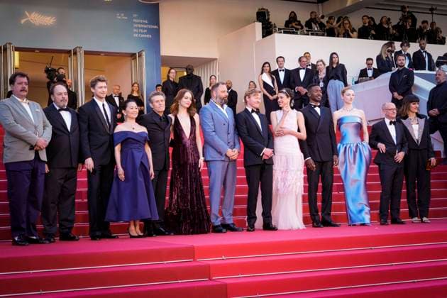Foto IPP Daniele Cifala™ Cannes 17 05 2024 Kinds Of Kindness Red Carpet - The 77th Annual Cannes Film Festival nella foto : Hong Chau, Joe Alwyn, Willem Dafoe, Emma Stone, Yorgos Lanthimos, Jesse Plemons, Margaret Qualley, Mamoudou Athie, Hunter Schafer, Ed Guiney, Kasia Malipan and Andrew Lowe Italy Photo Press - World Copyright