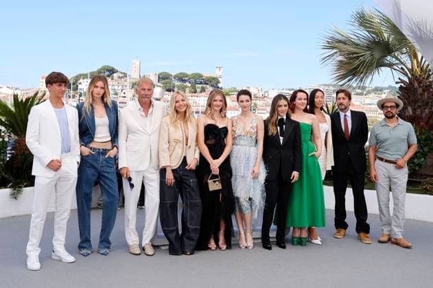 Hayes Costner, Abbey Lee Kershaw, Kevin Costner, Sienna Miller, Georgia MacPhail, Ella Hunt, Isabelle Fuhrman, Jena Malone, Wase Chief, Luke Wilson und Alejandro Edda beim Photocall zum Kinofilm Horizon: An American Saga auf dem Festival de Cannes 2024 77. Internationale Filmfestspiele von Cannes am Palais des Festivals. Cannes, 19.05.2024