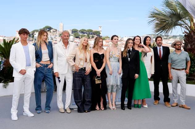 Hayes Costner, Abbey Lee Kershaw, Kevin Costner, Sienna Miller, Georgia MacPhail, Ella Hunt, Isabelle Fuhrman, Jena Malone, Wase Chief, Luke Wilson und Alejandro Edda beim Photocall zum Kinofilm Horizon: An American Saga auf dem Festival de Cannes 2024 77. Internationale Filmfestspiele von Cannes am Palais des Festivals. Cannes, 19.05.2024