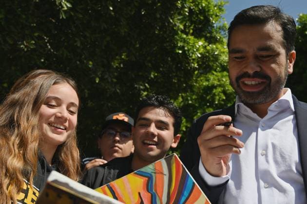 May 22, 2024, Tijuana, Baja California, Mexico: Long-shot Mexican presidential candidate of the Citizens Movement party (MC), Jorge Alvarez Maynez autographs a poster of himself during his campaign stop in Tijuana, Baja California, Mexico, where he sought the youth vote at the CETYS University campus on Wednesday, May 22, 2024. Tijuana Mexico - ZUMAm180 20240522_zip_m180_001 Copyright: xCarlosxA.xMorenox
