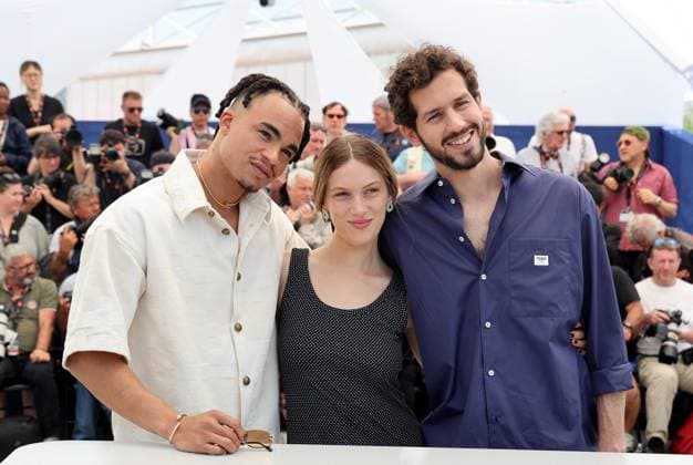 Entertainment Bilder des Tages Photocall for the film Vivre, Mourir, Renaitre To Live, To Die, To Live Again at the 77eme Festival International du Film de Cannes Theo Christine, Lou Lampros, Victor Belmondo Photocall for the film Vivre, Mourir, Renaitre To Live, To Die, To Live Again at the 77th Cannes Film Festival on May 23, 2024 Jacovides Moreau bestimage Photocall for the film Vivre, Mourir, Renaitre Live, Die, Reborn at the 77th edition of the Cannes Film Festival in Cannes, southern France, on May 23, 2024 Cannes France Copyright: xJACOVIDES-MOREAUx xBESTIMAGExJACOVIDES-MOREAUx xBESTIMAGEx