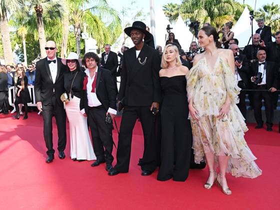 **Cannes, 77th Cannes Film Festival 2024, Final Night, Red Carpet Closing Ceremony. Cannes, 77th Cannes Film Festival 2024, Final Night, Red Carpet Closing Ceremony. In the photo: Member s of the Jury Camà ra d Or Zoe Wittock, Pascal Buron, Nathalie Chifflet, President s of the Jury Camà ra D or Baloji, Emmanuelle Bà art and Member of the Jury Camà ra d Or Gilles Porte Cannes France Copyright: xIPA ABACAx