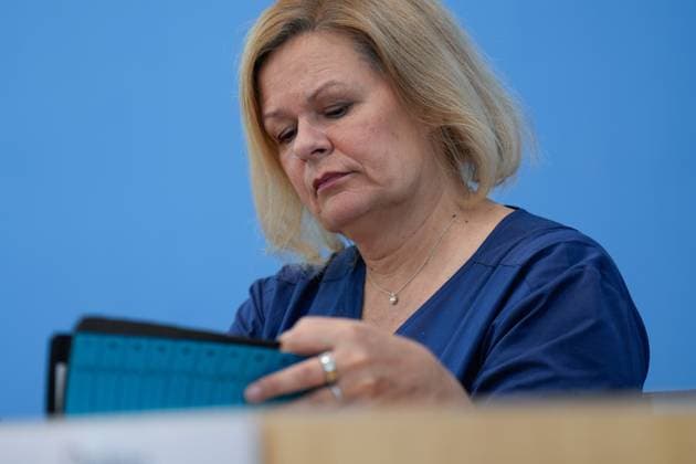 Vorstellung des Verfassungsschutzberichts 2023, Nancy Faeser Pressekonferenz Vorstellung des Verfassungsschutzberichts 2023 mit Bundesministerin des Innern und für Heimat Nancy Faeser und Thomas Haldenwang, Präsident des Bundesamtes für Verfassungsschutz (BfV) in der BPK Berlin Berlin GER