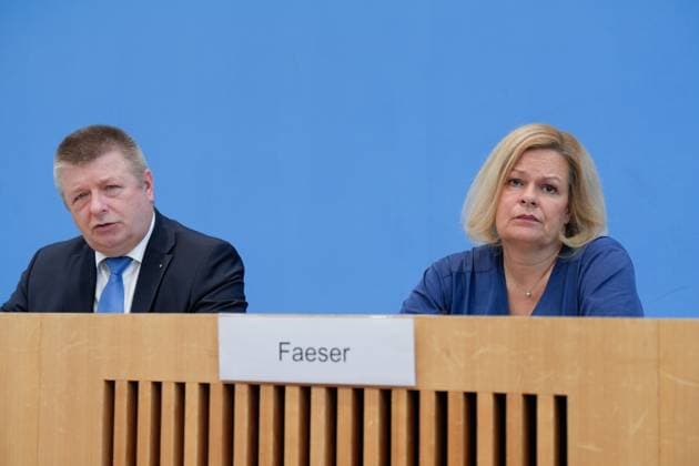 Vorstellung des Verfassungsschutzberichts 2023 Pressekonferenz Vorstellung des Verfassungsschutzberichts 2023 mit Bundesministerin des Innern und für Heimat Nancy Faeser und Thomas Haldenwang, Präsident des Bundesamtes für Verfassungsschutz (BfV) in der BPK Berlin Berlin GER