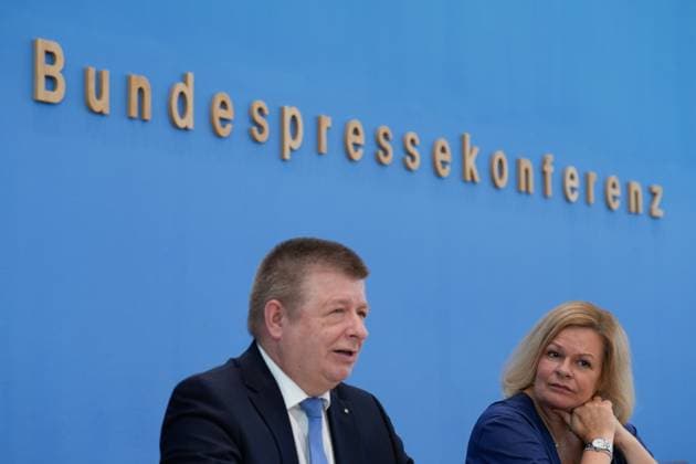 Vorstellung des Verfassungsschutzberichts 2023 Pressekonferenz Vorstellung des Verfassungsschutzberichts 2023 mit Bundesministerin des Innern und für Heimat Nancy Faeser und Thomas Haldenwang, Präsident des Bundesamtes für Verfassungsschutz (BfV) in der BPK Berlin Berlin GER