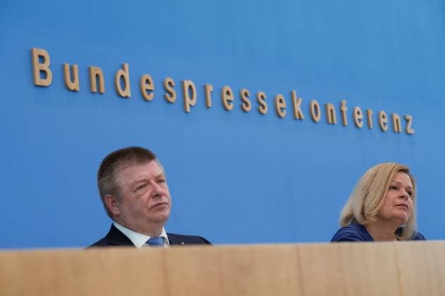 Vorstellung des Verfassungsschutzberichts 2023 Pressekonferenz Vorstellung des Verfassungsschutzberichts 2023 mit Bundesministerin des Innern und für Heimat Nancy Faeser und Thomas Haldenwang, Präsident des Bundesamtes für Verfassungsschutz (BfV) in der BPK Berlin Berlin GER