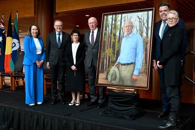 GOVERNOR GENERAL PORTRAIT UNVEILING, President of the Senate Sue Lines, Australian Prime Minister Anthony Albanese, Linda Hurley, Governor-General David Hurley, Speaker of the House Milton Dick and artist Jude Rae during the unveiling of the Governor-General?s official portrait at Parliament House in Canberra, Monday, June 24, 2024. ( NO ARCHIVING, EDITORIAL USE ONLY, NO USE IN BOOKS WITHOUT CONSENT CANBERRA AUSTRALIAN CAPITAL TERRITORY AUSTRALIA Copyright: xLUKASxCOCHx 20240624113919481384