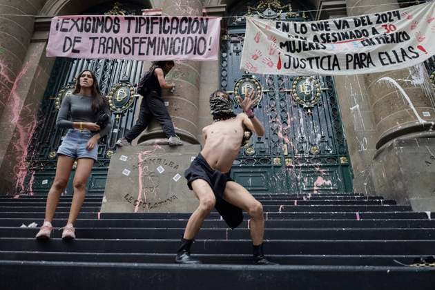 Anti-pride March In Mexico City Members of the bloc are carrying out direct action in the Congress of Mexico City, Mexico, on June 24, 2023, against the LGBTTTIQA+ Pride March, rejecting the capitalization of this commemoration and false alliance discourse through companies and media via advertising and marketing campaigns. They are leaving aside the real cause and the lack of struggle to eradicate discrimination, racism, classism, homophobia, transphobia, and violence in all its forms that they face on a daily basis. Mexico City Mexico City Mexico Copyright: xGerardoxVieyrax originalFilename: vieyra-notitle240629_np9Su.jpg