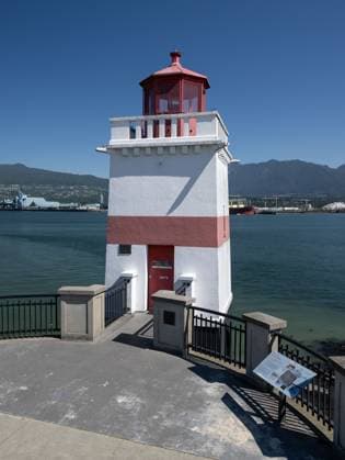 Vancouver CAN, Kanada Canada, Urlaubseindruecke und Sehenswuerdigkeiten, Vancouver, Downtown, 04.07.2024. Ein Leuchtturm im Stanley Park. CAN, Kanada Canada, Urlaubseindruecke und Sehenswuerdigkeiten, Vancouver, Downtown, 04.07.2024. Copyright: xEibner-Pressefoto HeikexFeinerx EP_HFR