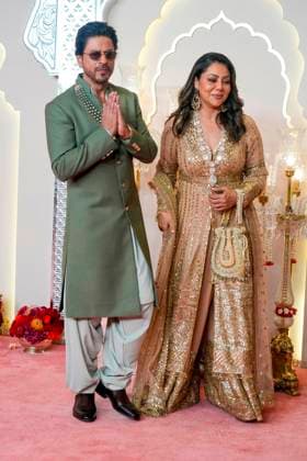 Anant Ambani-Radhika Merchant s wedding Mumbai: Actor Shah Rukh Khan and wife Gauri Khan upon their arrival to attend Anant Ambani and Radhika Merchant s wedding, at Jio World Convention Centre, in Mumbai, Friday, July 12, 2024. (PTI Photo Kunal Patil)(PTI07_12_2024_000269B) Mumbai Maharashtra India Copyright: x-x (PTI07_12_2024_000269B)