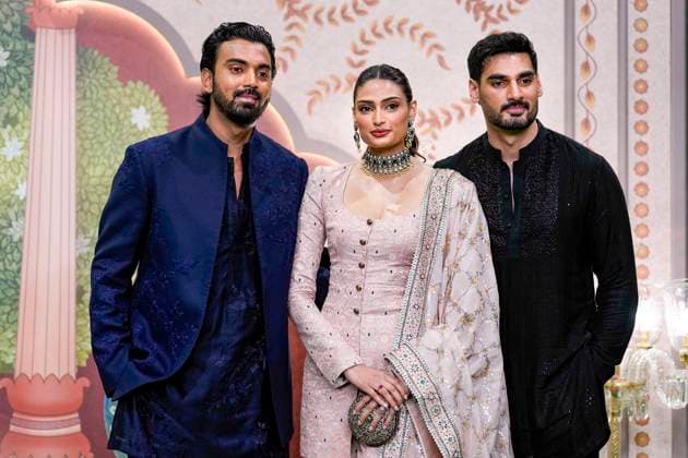 Anant-Radhika s post wedding ceremony Mumbai: Actors Athiya Shetty and Ahan Shetty and cricketer KL Rahul pose for photos upon their arrival to attend Anant Ambani and Radhika Merchant s post wedding ‘Blessing Ceremony’, in Mumbai, Saturday, July 13, 2024. (PTI Photo Kunal Patil) (PTI07_13_2024_000269B) Mumbai Maharashtra India Copyright: xKunalxPatilx (PTI07_13_2024_000269B)