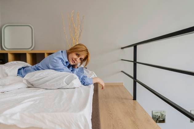 Beautiful woman lying on bed at home model released, Symbolfoto property released, IEF00633