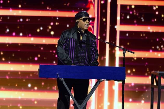 August 21, 2024, Chicago, Illinois, USA: Stevie Wonder, American singer-songwriter and musician performs at the 2024 Democratic National Convention at the United Center in Chicago, Illinois, USA, on Wednesday, August 21, 2024. The theme for night 3 is â€oeA Fight for Our Freedomsâ€Â.Credit: Ron Sachs CNP for NY Post.(RESTRICTION: NO Daily Mail. NO New York or New Jersey Newspapers or newspapers within a 75 mile radius of New York City. Chicago USA - ZUMAc306 20240821_aaa_c306_084 Copyright: xRonxSachsx-xCnpxForxNyxPostx