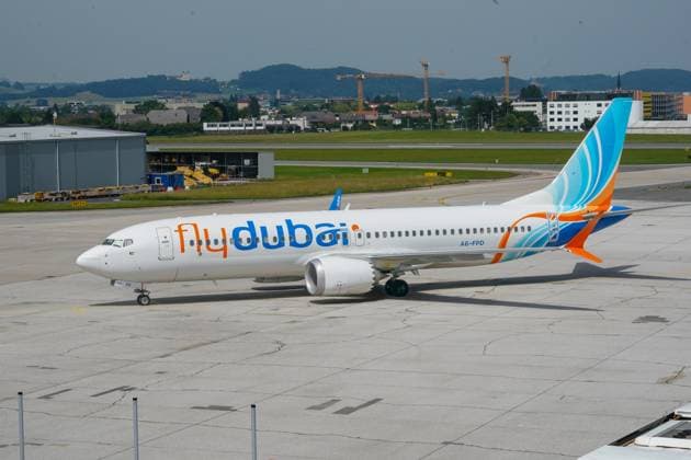 Flydubai, Flugzeug, Boeing, Flughafen, Taxiway, Fluggesellschaft, Flugzeug am Boden, Abflugvorbereitungen, Aviation, Reiseflugzeug, Flugverkehr, Naher Osten, Flugverbindungen, Tourismus, Airline, Passagierflug, Bodenabfertigung, Dubai, internationale Reisen, Flugzeugwartung, Flughafenbetrieb, Luftfahrtindustrie, Fluggastbeförderung, Flughafensicherheit, Low-Cost-Airline, Flugroute, Flugplanung, Flughafenlogistik, Flugzeugbetankung, Startvorbereitungen. Copyright: xJoeranxSteinsiekx