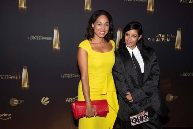 v.l. Jana PAREIGIS, Moderatorin, Collien ULMEN-FERNANDES, Schauspielerin, Roter Teppich, Red Carpet Show, Ankunft, arrival, Verleihung des Deutschen Fernsehpreises, Die Nacht der Kreativen - Der Deutsche Fernsehpreis 2024, Deutscher Fernsehpreis 2024 in Koeln, am 24.09.2024.