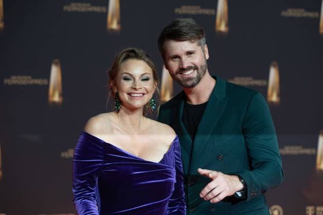 Thore SCHOELERMANN, Schölermann, Schauspieler, Jana-Julie KILKA, Schauspielerin, Roter Teppich, Red Carpet Show, Ankunft, arrival, Verleihung des Deutschen Fernsehpreises, Der Deutsche Fernsehpreis 2024, Deutscher Fernsehpreis 2024 in den MMC Studios Koeln, am 25.09.2024.