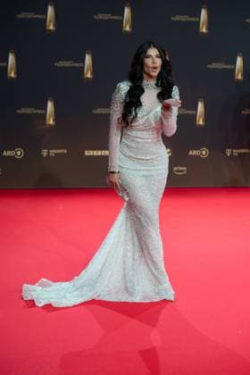 Micaela SCHAEFER, Schäfer, Model, Roter Teppich, Red Carpet Show, Ankunft, arrival, Verleihung des Deutschen Fernsehpreises, Der Deutsche Fernsehpreis 2024, Deutscher Fernsehpreis 2024 in den MMC Studios Koeln, am 25.09.2024.