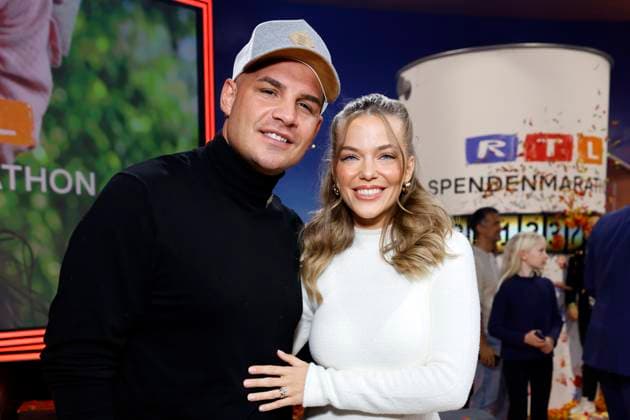 Sänger Pietro Lombardi und seine Verlobte Laura Maria Rypa beim 28. RTL-Spendenmarathon 2023 in den EMG-Studios. In der Villa von Pietro Lombardi (32) und seiner Verlobten Laura Rypa (28) kam es im Oktober 2024 zu einem Polizeieinsatz. Zwischen dem Paar soll es einen heftigen Streit gegeben haben. Die Influencerin hat sich nach Eintreffen der Einsatzkräfte in eine Klinik begeben. Hürth, 17.11.2023 NRW Deutschland Copyright: xChristophxHardtx