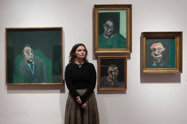 Francis Bacon: Human Presence Photo Call at National Portrait Gallery, London A staff member views (L) Head of a Man , 1960, (Middle top) Head of Boy , (middle bottom) Head (Man In Blue) , (R) Head of a Man , 1959 by Francis Bacon as part of The National Portrait Gallery s Francis Bacon: Human Presence Exhibition which runs from 10 Octoberl 2024 - 19 Jan 2025 at National Portrait Gallery in London, England, UK on Wednesday 9 October, 2024., Credit:Justin Ng Avalon UK, England, London, National Portrait Gallery Copyright: xJustinxNgx xAvalonx 0918624085