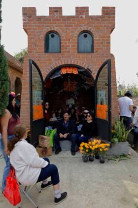 Day Of The Dead In Mexico Residents of Tecomitl, located in the southern end of Mexico City, go to the community cemetery on November 2, 2024, to decorate the graves of their deceased loved ones with cempasuchil flowers and figures made from mud that, according to belief, receive their souls during the Day of the Dead festivities on November 2 in Mexico. The Day of the Dead in the indigenous vision implies the temporary return of the souls of the deceased, who return home, to the world of the living, to live with their relatives and nourish themselves with the essence of the food offered to them on the altars that are erected in their honor. The cempasuchil flower symbolizes the Day of the Dead in Mexico. Thanks to its color and aroma, it Copyright: xGerardoxVieyrax originalFilename: vieyra-notitle241102_npwHI.jpg