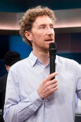 Louis Klamroth in der ARD-Talkshow hart aber fair im Studio Adlershof. Berlin, 11.11.2024