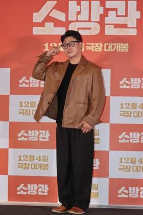 S. Korean actor Oh Dae-hwan S. Korean actor Oh Dae-hwan South Korean actor Oh Dae-hwan, who stars in the new movie Firefighters, poses for a photo during an event in Seoul on Nov. 25, 2024, to promote the movie, set to hit local screens in South Korea on Dec. 4. (Yonhap) 2024-11-26 14:31:21 < 1980-2024 YONHAPNEWS AGENCY. .> ¼¿ïƯº°½Ã EDITORIAL USE ONLY Copyright: xx PYH2024112608470034400 YonhapxNewsx yonphotos236097