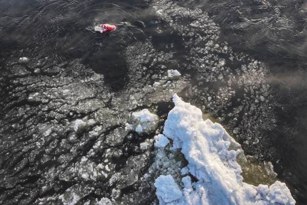 December 25, 2024, Montreal, Pq, Canada: Carlos Hebert Plante, who boogie boards daily, dressed as Santa Claus to hit the water amid an air temperature of -14 degrees Celsius on Christmas Day, in Montreal, Wednesday, Dec. 25, 2024. The standing wave on the St-Lawrence River is close to downtown Montreal and itöÄÃ s a popular spot for surfers. Montreal Canada - ZUMAc35_ 20241225_zaf_c35_019 Copyright: xBernardxBraultx