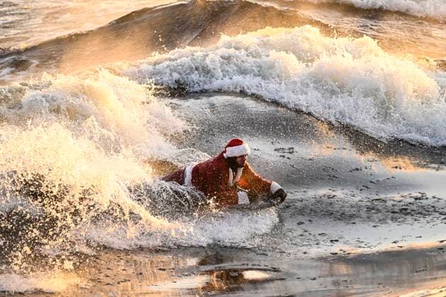 December 25, 2024, Montreal, Pq, Canada: Carlos Hebert Plante, who boogie boards daily, dressed as Santa Claus to hit the water amid an air temperature of -14 degrees Celsius on Christmas Day, in Montreal, Wednesday, Dec. 25, 2024. The standing wave on the St-Lawrence River is close to downtown Montreal and itöÄÃ s a popular spot for surfers. Montreal Canada - ZUMAc35_ 20241225_zaf_c35_026 Copyright: xBernardxBraultx