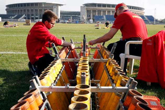 Pyronale 2018, Feuerwerkschampionat auf dem Maifeld in Berlin, am 12.10. 13.10.2018, Aufbau, Feuerwerker bauen Feuerwerk auf, Abschussrohre, Feuerwerksbombe, Berlin Deutschland, Germany